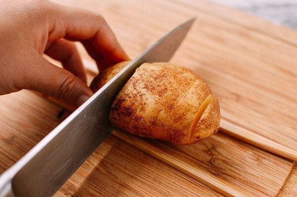 Crispy Hasselback Potatoes with Spicy Bacon Scallion Relish, by geagle.miooashdv.tk