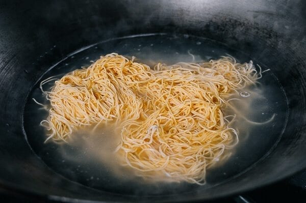 Hong Kong Style Shrimp Chow Mein Noodles, by geagle.miooashdv.tk