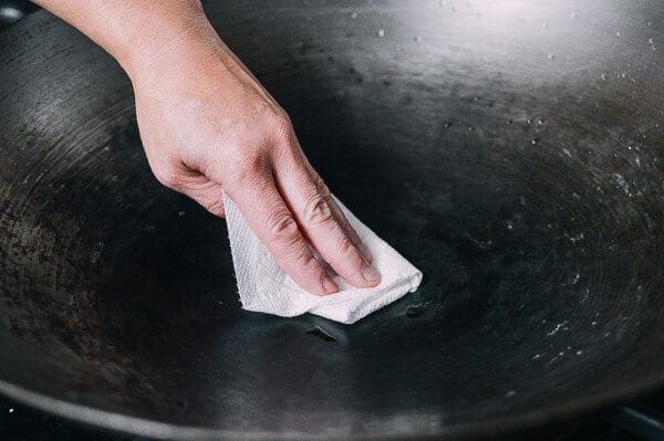 How to Season a Wok and Daily Wok Care by geagle.miooashdv.tk