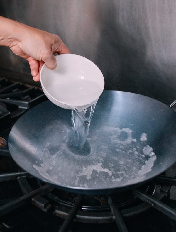 How to Season a Wok and Daily Wok Care by geagle.miooashdv.tk