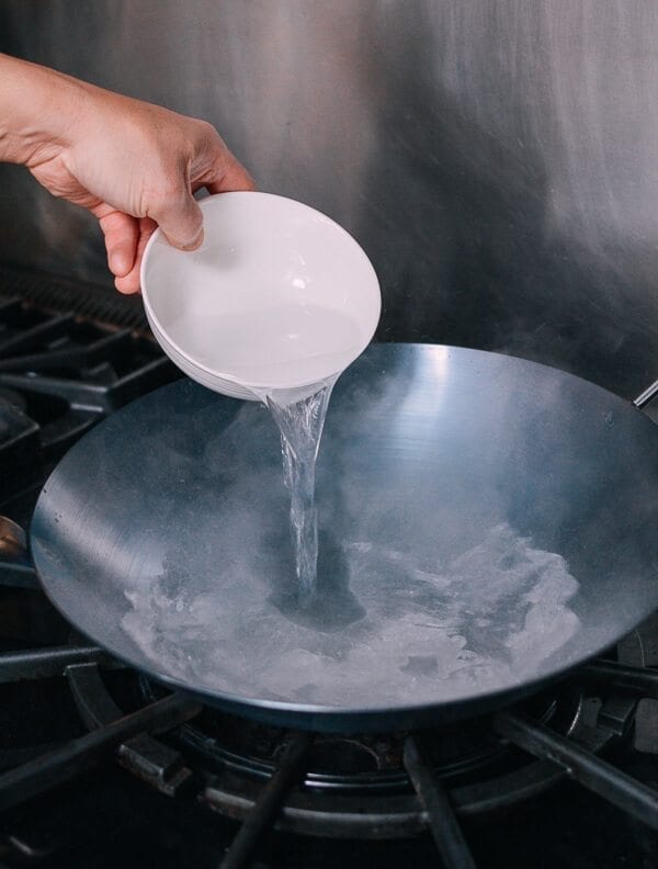 How to Season a Wok and Daily Wok Care by geagle.miooashdv.tk