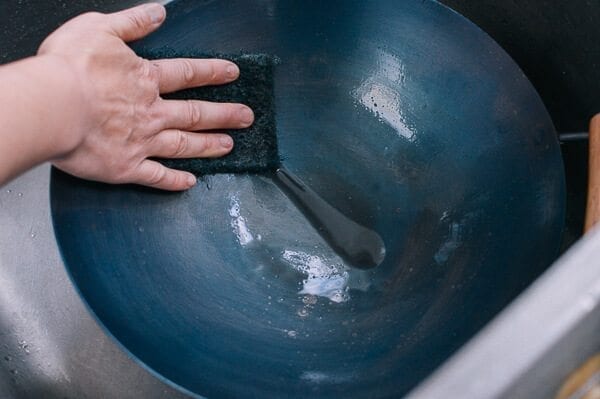 How to Season a Wok and Daily Wok Care by geagle.miooashdv.tk