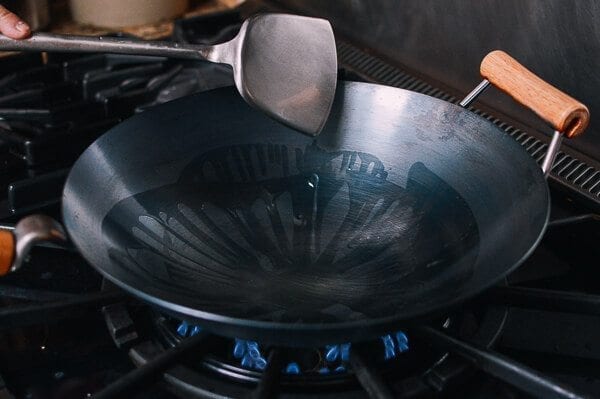 How to Season a Wok and Daily Wok Care by geagle.miooashdv.tk