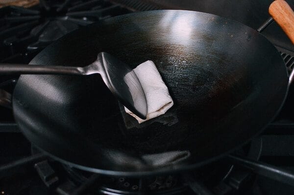 How to Season a Wok and Daily Wok Care by geagle.miooashdv.tk