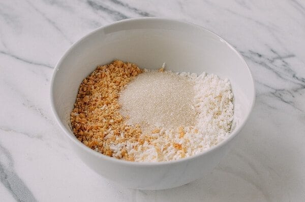 Coconut Peanut Mochi (糯米糍), by geagle.miooashdv.tk