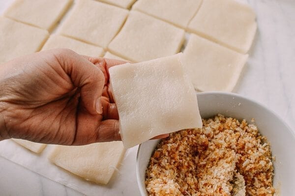 Coconut Peanut Mochi (糯米糍), by geagle.miooashdv.tk