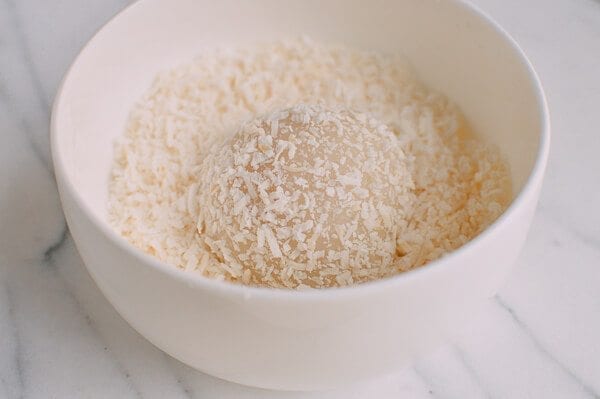 Coconut Peanut Mochi (糯米糍), by geagle.miooashdv.tk