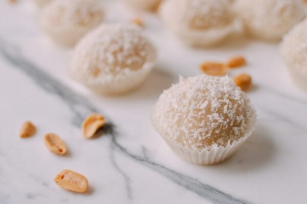 Coconut Peanut Mochi (糯米糍), by geagle.miooashdv.tk