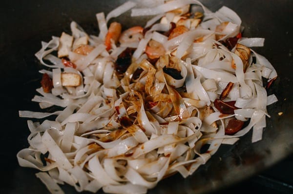 Char Kway Teow Malaysian Stir-fried Rice Noodles, by geagle.miooashdv.tk