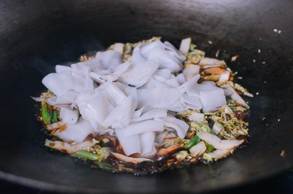 Saucy Beef Chow Ho Fun Noodles, by geagle.miooashdv.tk