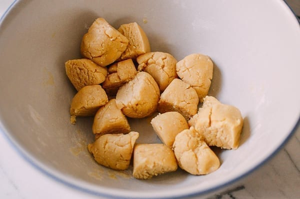 Chinese Pineapple Buns with Roast Pork Filling, by geagle.miooashdv.tk