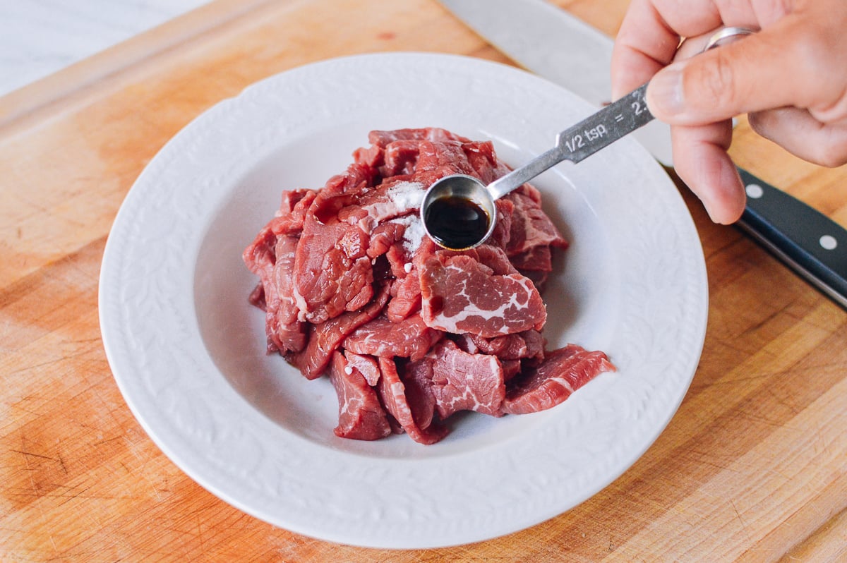 adding oyster sauce marinade to beef by geagle.miooashdv.tk