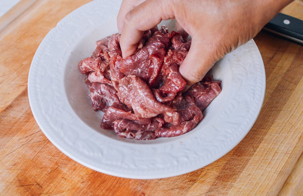 Preparing beef for stir-fry, geagle.miooashdv.tk