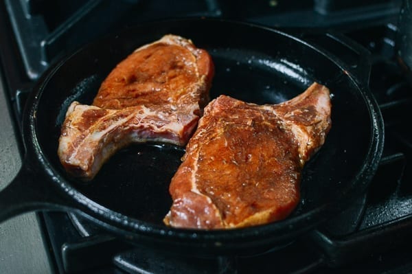 Asian Pork Chops cooked in a cast iron pan, by geagle.miooashdv.tk