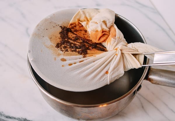 Hong Kong Milk Tea filtering tea through pantyhose, by geagle.miooashdv.tk