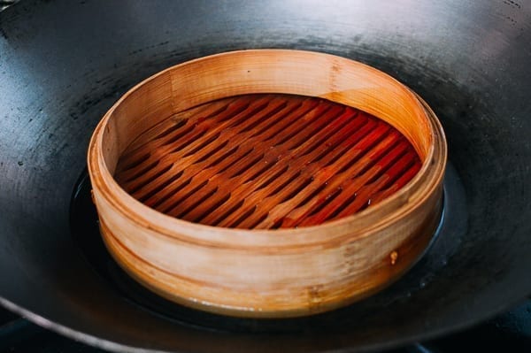 Bamboo Steamer Base in Wok with Water, by geagle.miooashdv.tk