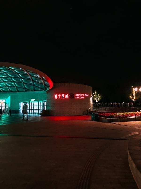 Shanghai Disney metro station by geagle.miooashdv.tk