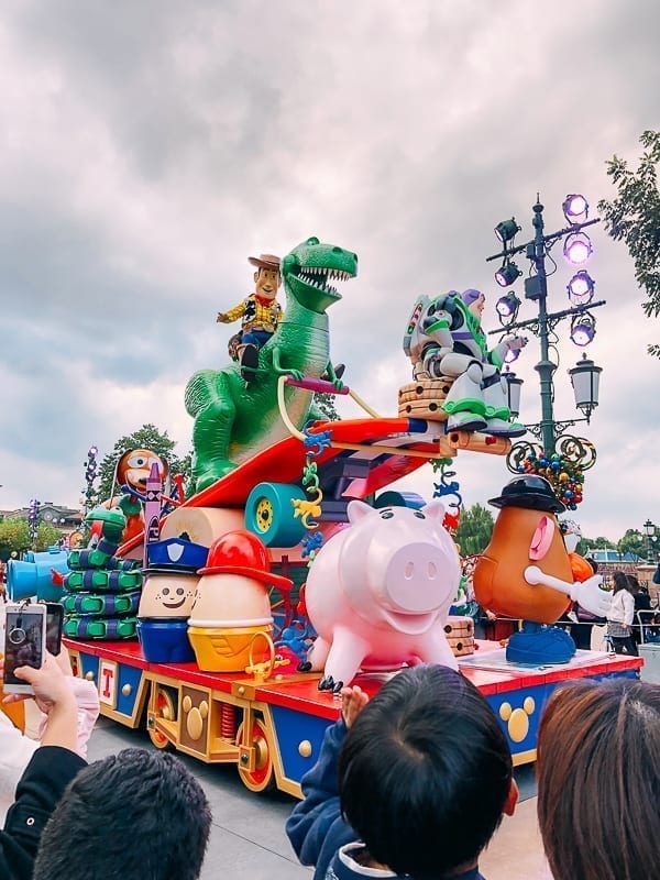 Disney Shanghai Parade by geagle.miooashdv.tk