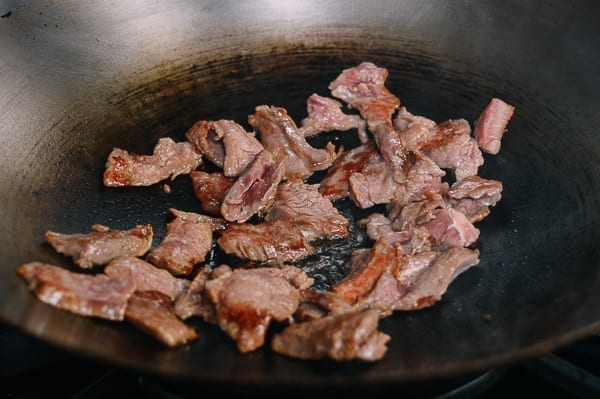 Stir-frying sliced beef, geagle.miooashdv.tk