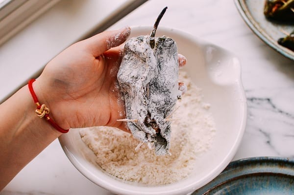 Dredging Chilese Rellenos in Flour, geagle.miooashdv.tk