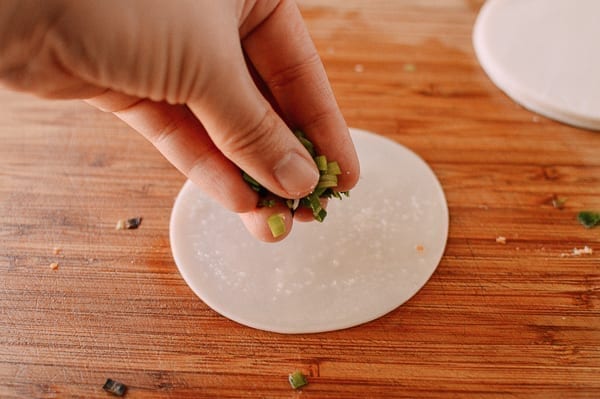 Layering scallions to make scallion pancakes, geagle.miooashdv.tk