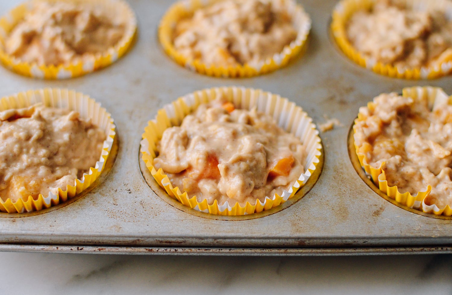 Filling muffin cups with batter, geagle.miooashdv.tk
