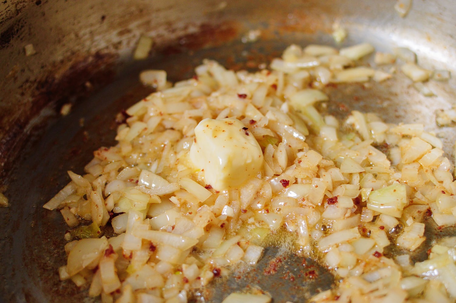 Butter and onions in pan, geagle.miooashdv.tk