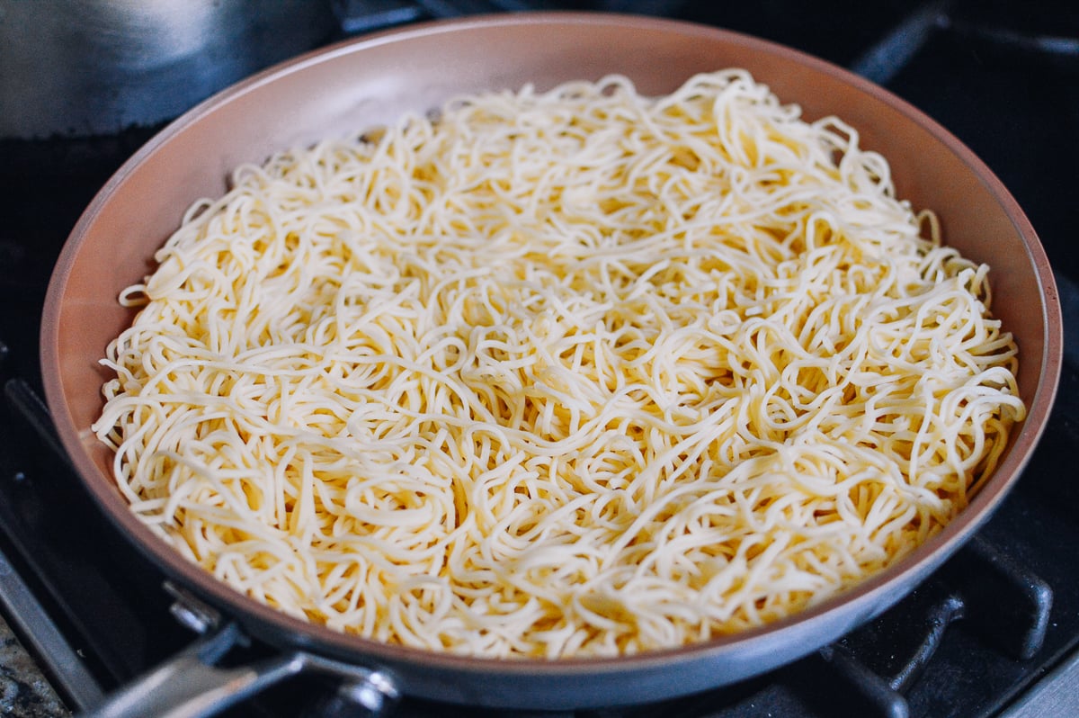 Pan-frying Hong Kong egg noodles, geagle.miooashdv.tk