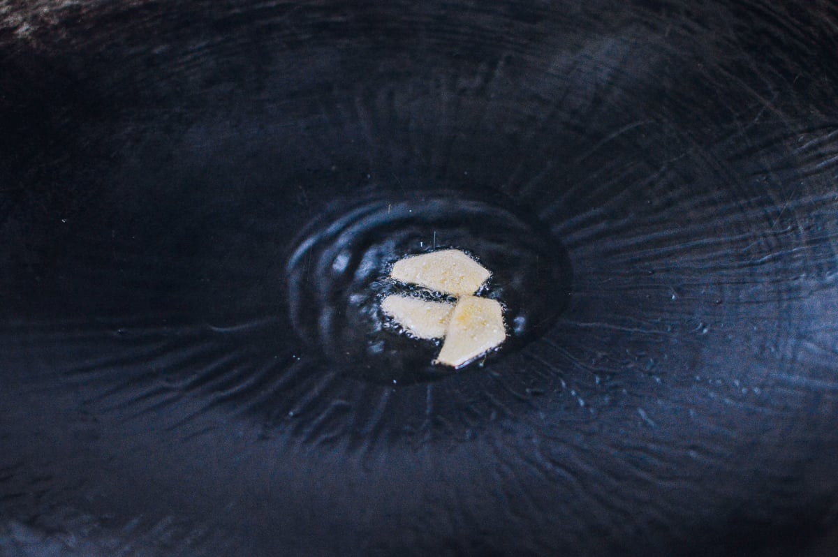 Frying ginger slices in oil, geagle.miooashdv.tk