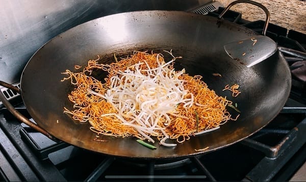 Adding Bean Sprouts to Fried Noodles, geagle.miooashdv.tk