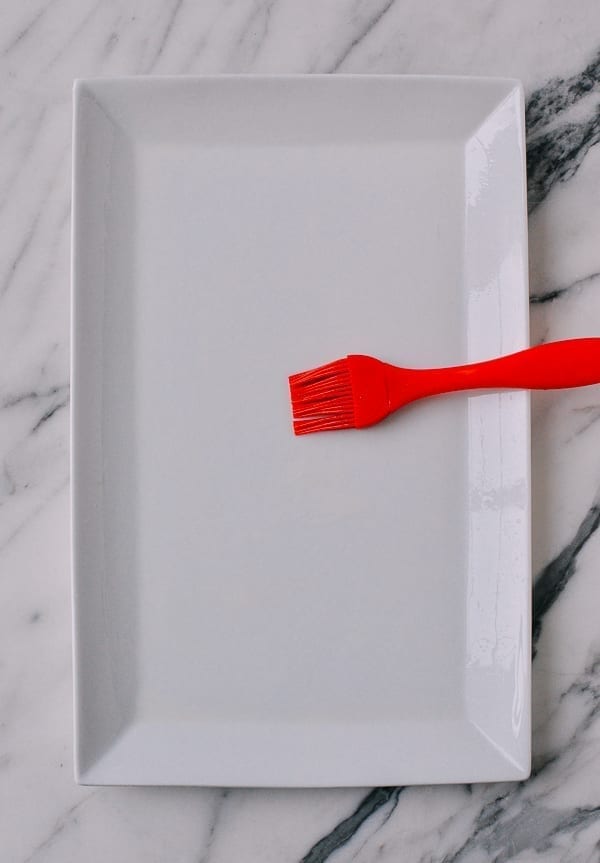 Brushing oil on plate, geagle.miooashdv.tk
