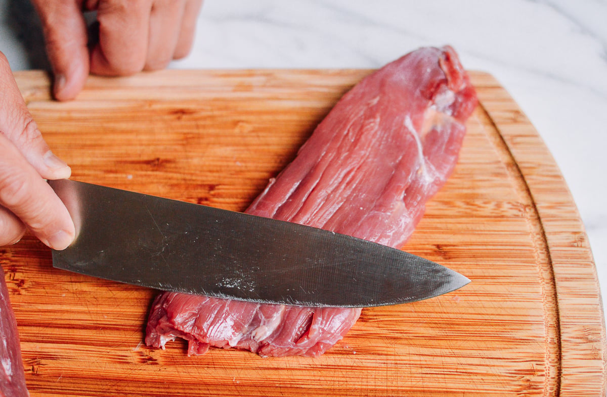 beef flank steak on a cutting board by geagle.miooashdv.tk