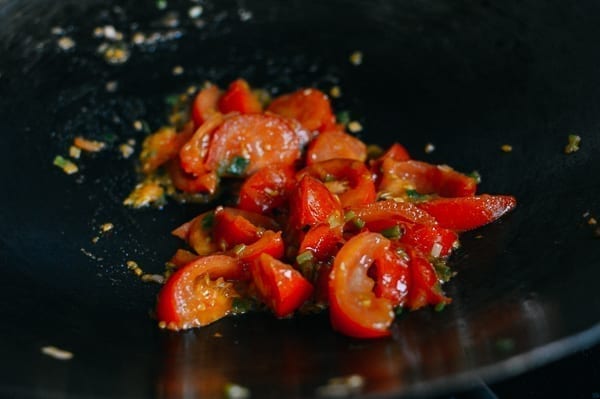 Stir-frying tomatoes and scallions, geagle.miooashdv.tk