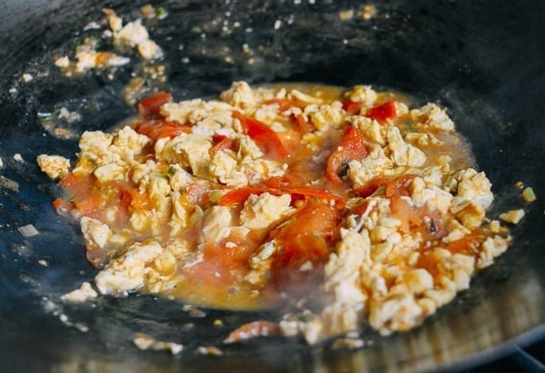 Tomato and egg stir-fry in a wok, geagle.miooashdv.tk