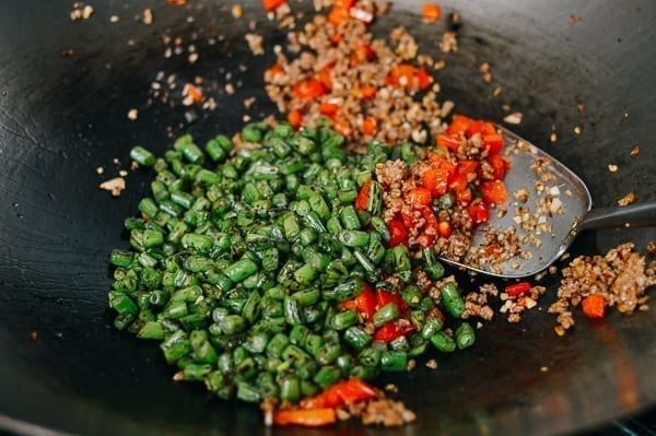 Adding green beans back to wok, geagle.miooashdv.tk