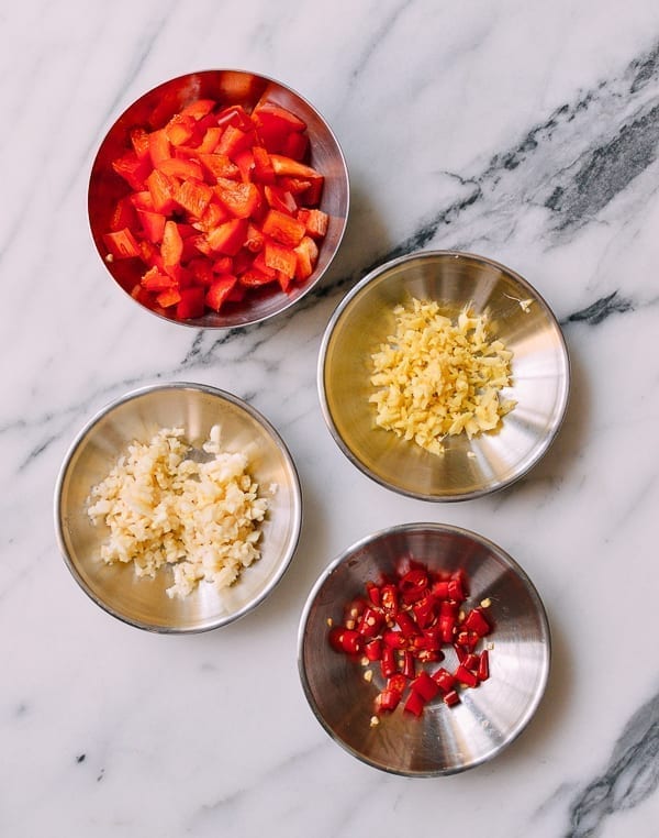 Diced bell peppers, garlic, ginger, and chilies, geagle.miooashdv.tk