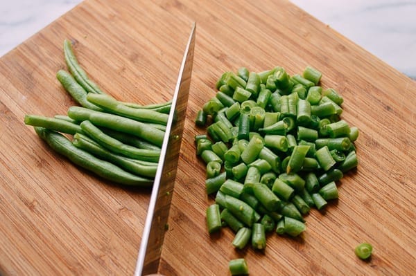 Chopping green beans, geagle.miooashdv.tk