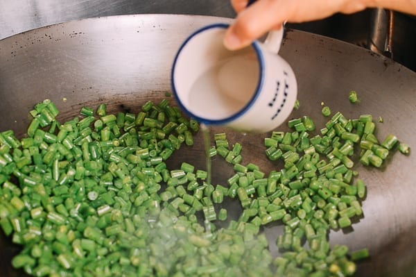 Adding water to wok seared green beans, geagle.miooashdv.tk