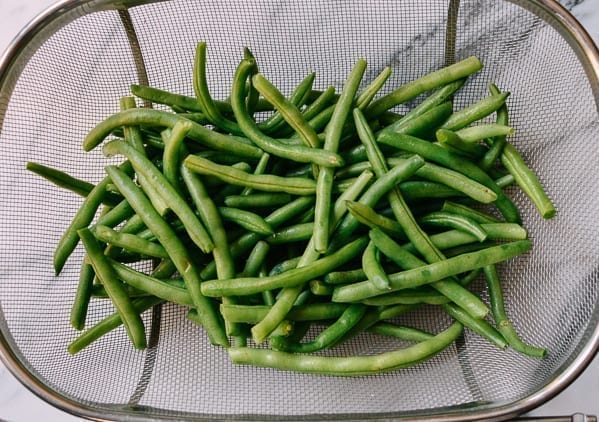 Washed green beans in colander, geagle.miooashdv.tk
