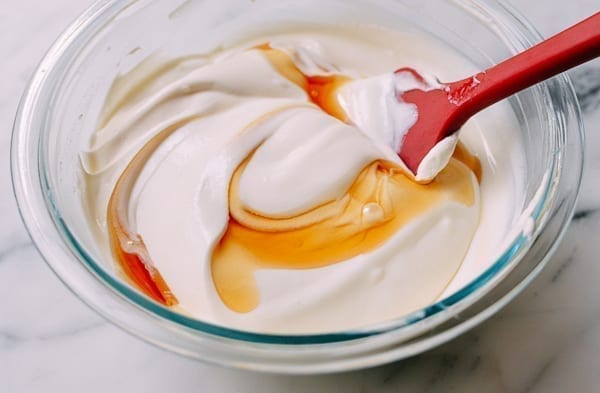 Folding yogurt and honey into cream, geagle.miooashdv.tk