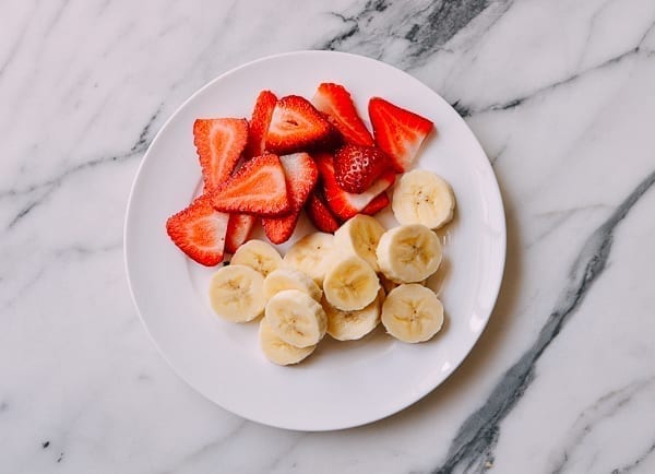 Sliced strawberries and bananas, geagle.miooashdv.tk