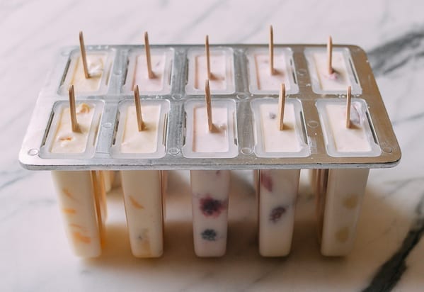 Popsicles in molds, geagle.miooashdv.tk