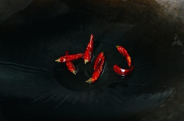 Dried chili peppers in wok, geagle.miooashdv.tk