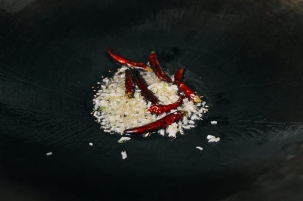 Dried chili peppers and minced garlic, geagle.miooashdv.tk