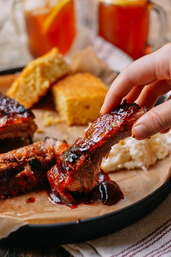Dipping rib in bbq sauce, geagle.miooashdv.tk