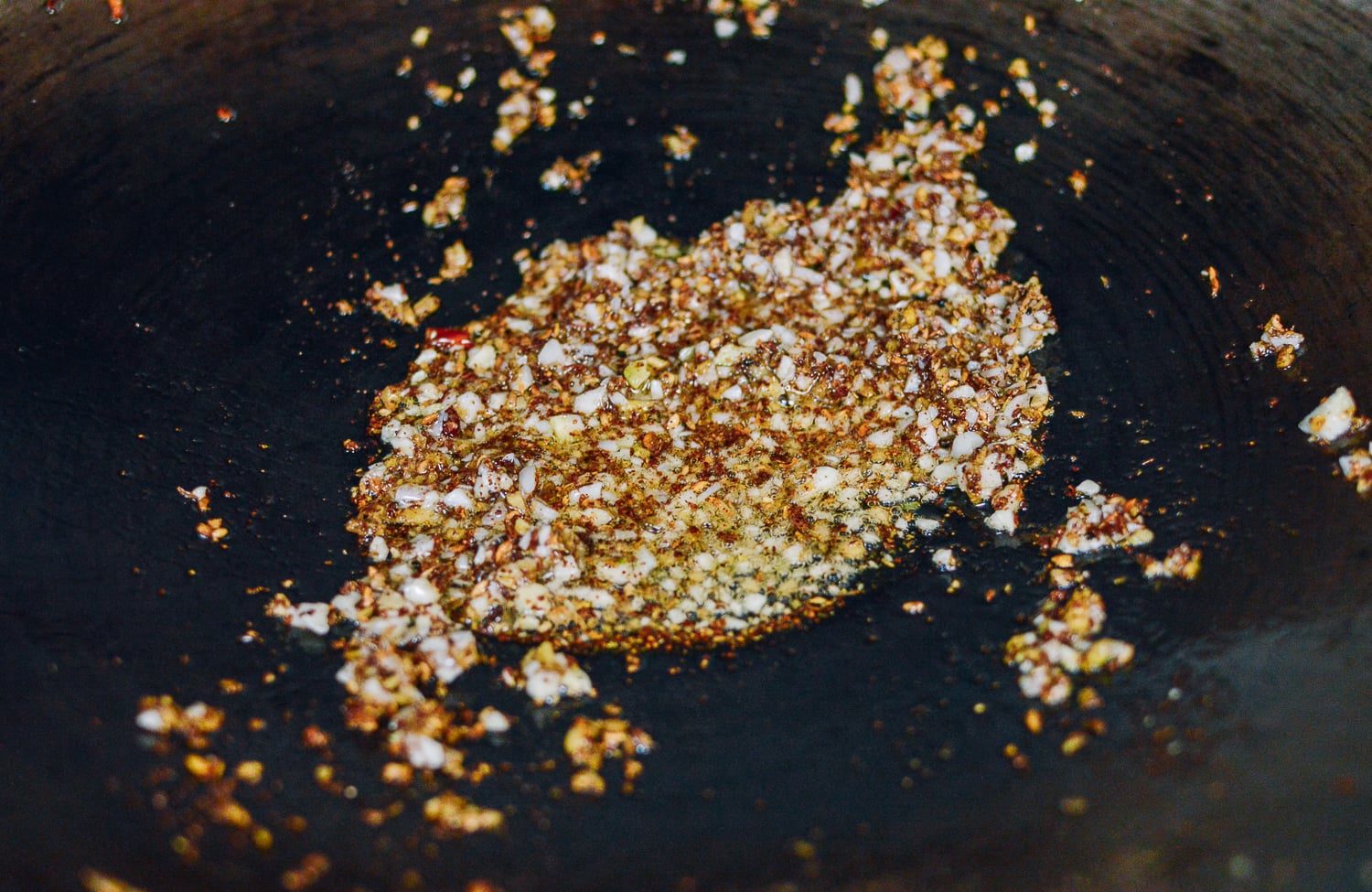 Frying sichuan peppercorns, ginger, and garlic, geagle.miooashdv.tk