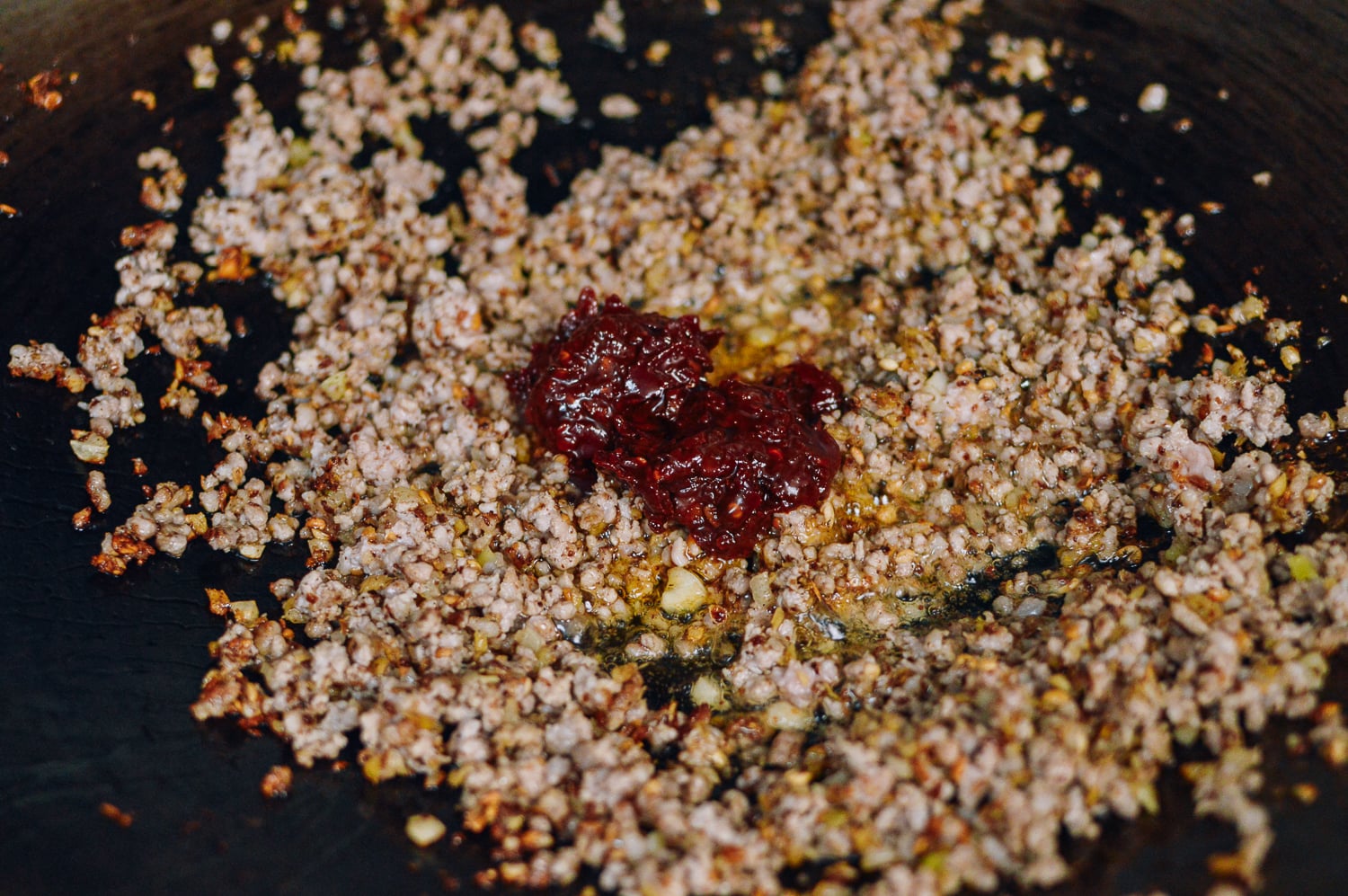 Adding Spicy Bean Sauce to Ground Pork, geagle.miooashdv.tk