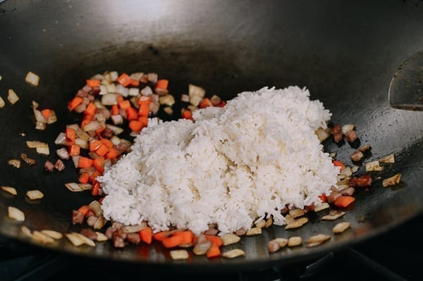 Adding cooked rice to wok, geagle.miooashdv.tk