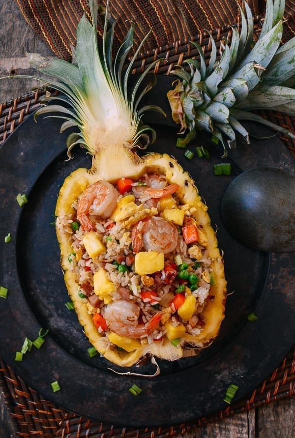 Pineapple fried rice served in a hollowed out pineapple, geagle.miooashdv.tk