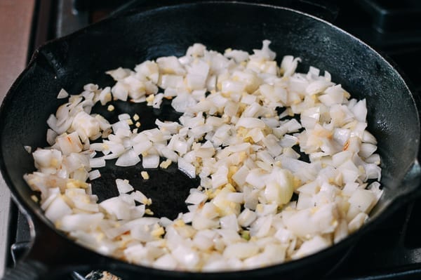 Cooking onions in pan, geagle.miooashdv.tk
